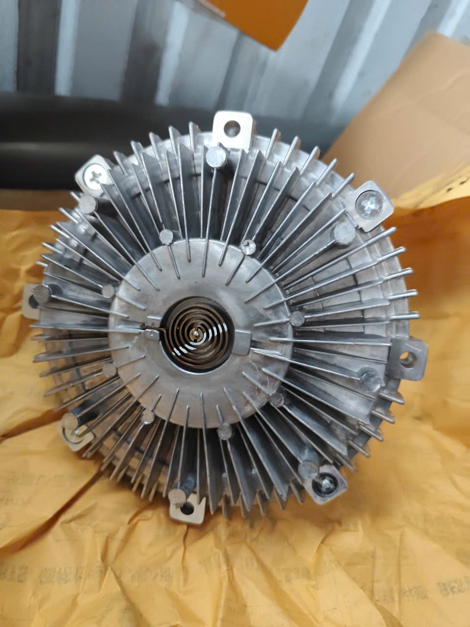 Ly tâm cánh quạt Isuzu 3T5 - 4JJ1