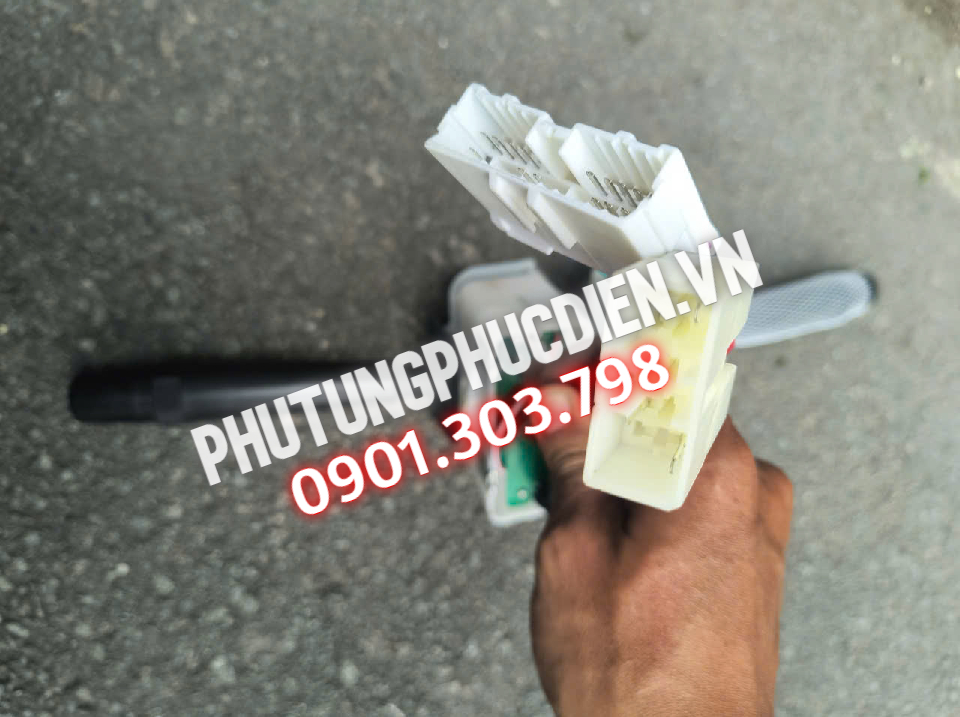 Tay đèn xi nhan Isuzu 6WF1 Tay đèn xi nhan Isuzu 6WF1