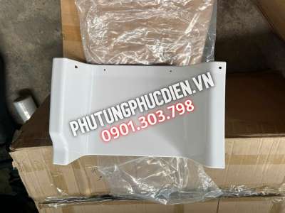 Ốp bước chân dưới cabin Isuzu Giga đầu kéo