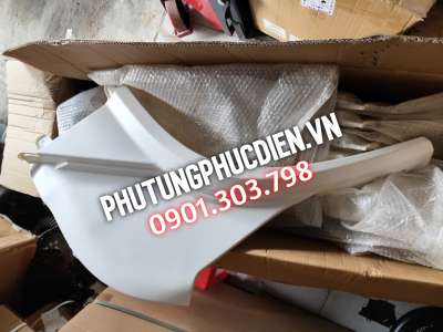 Ốp hông cabin giữa Isuzu Giga