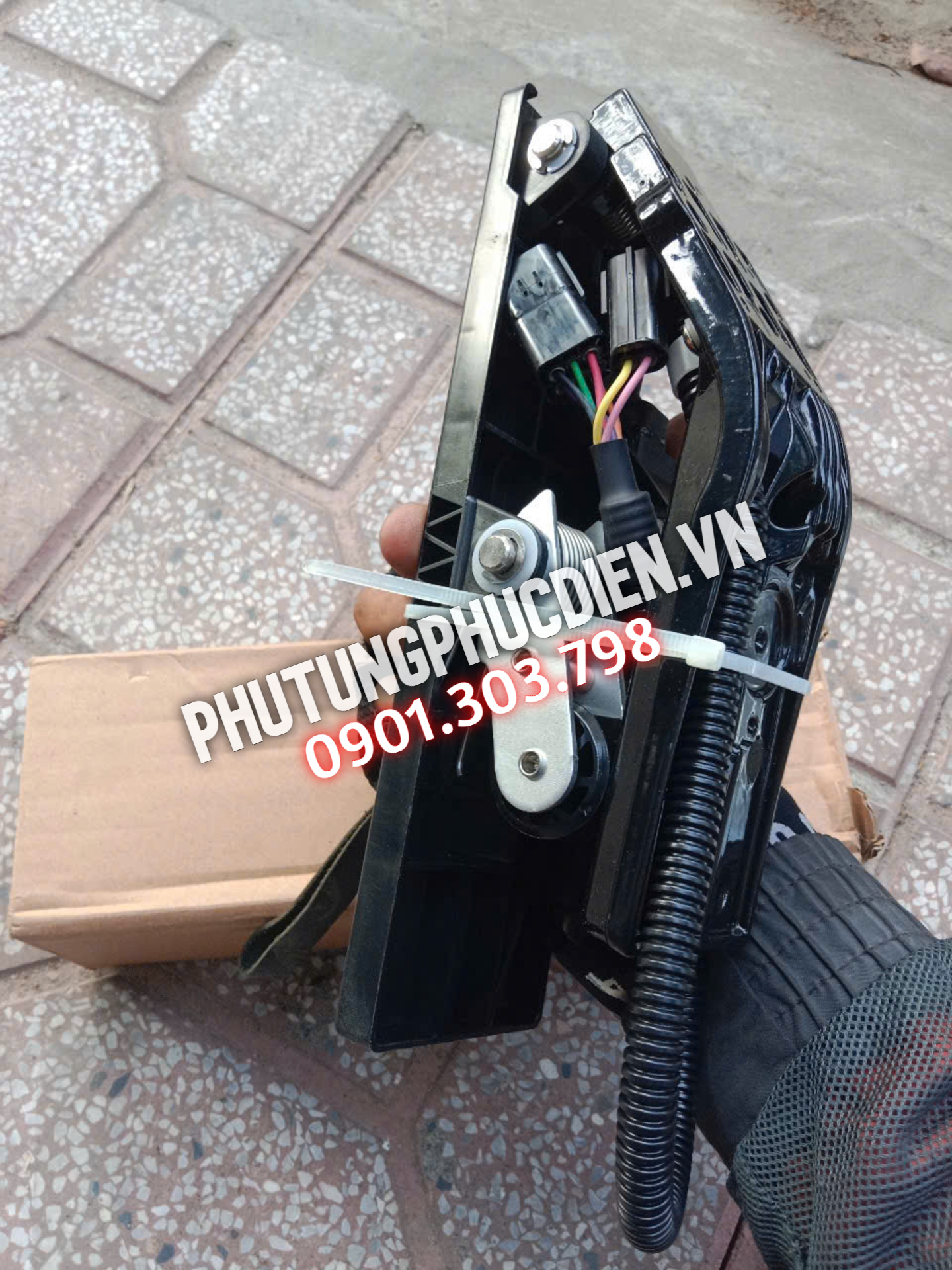 bàn đạp chân ga xe bồn hino chất lượng cao