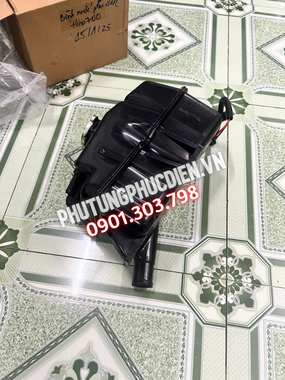 bình nước phụ xe tải hino 700