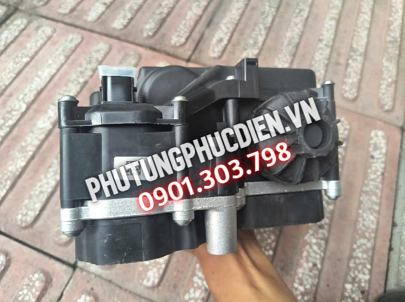 bơm dung dịch ure hino 700 chính hãng
