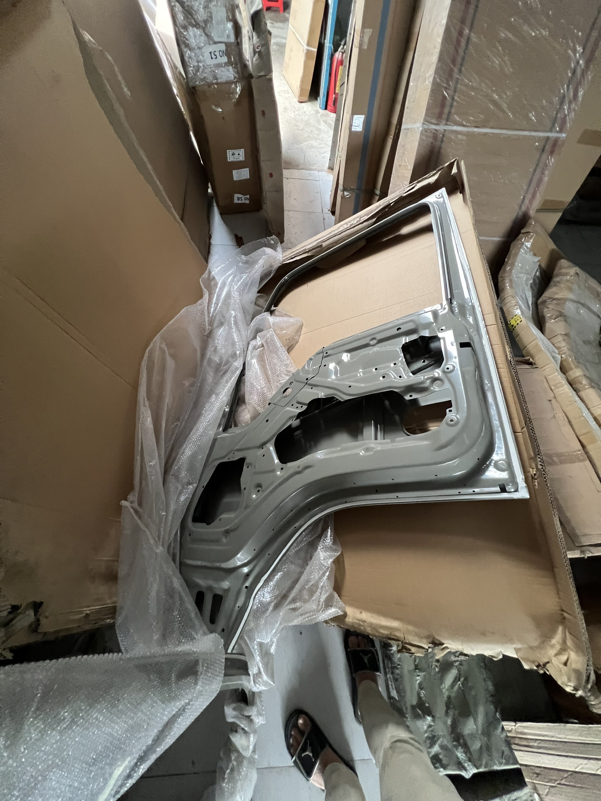 cánh cửa trái isuzu qkr