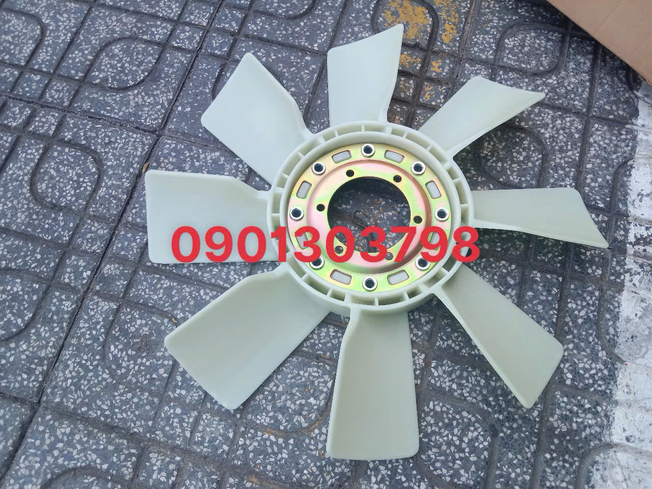cánh quạt két nước hino 15t