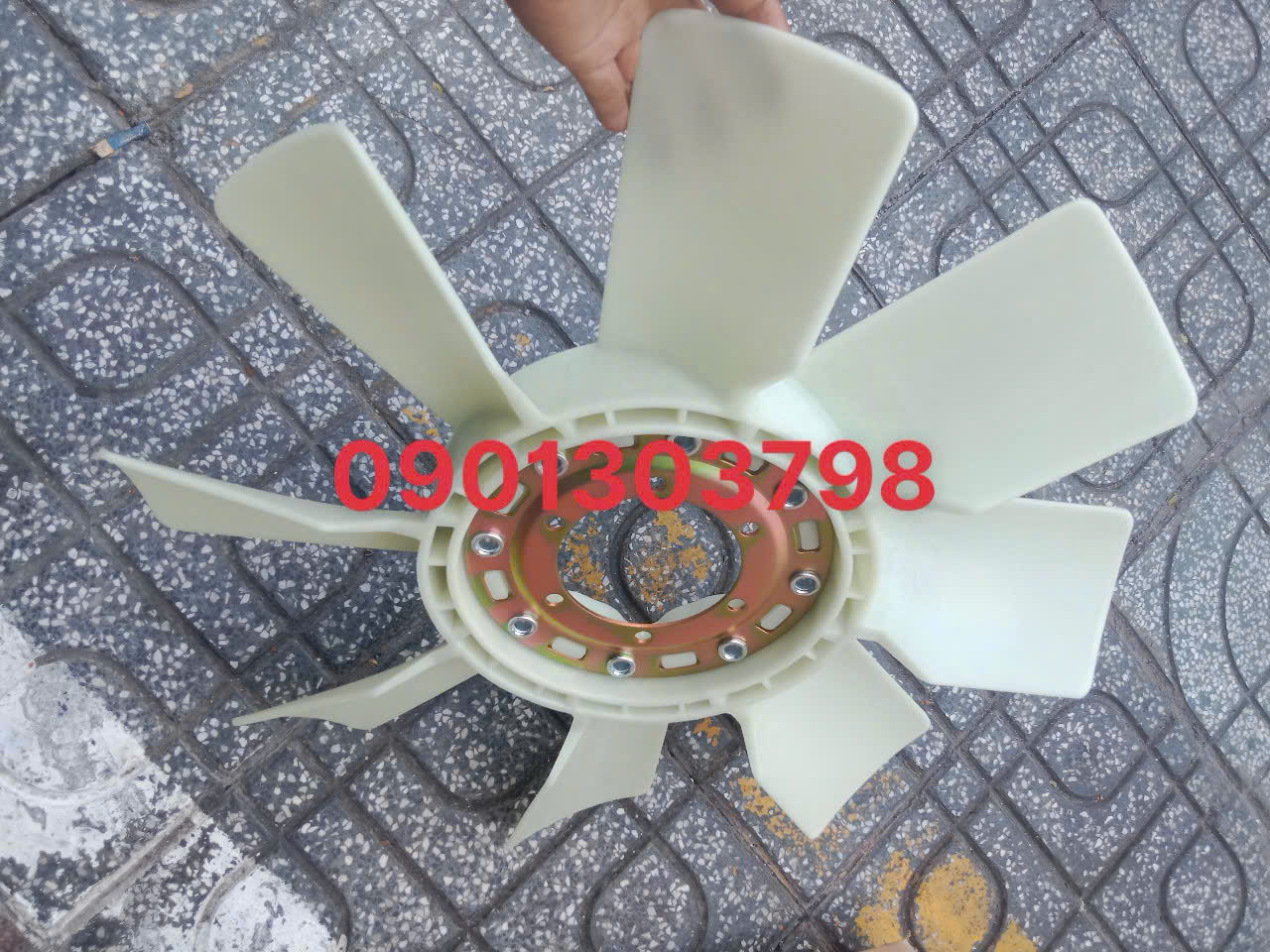 cánh quạt két nước hino 8t