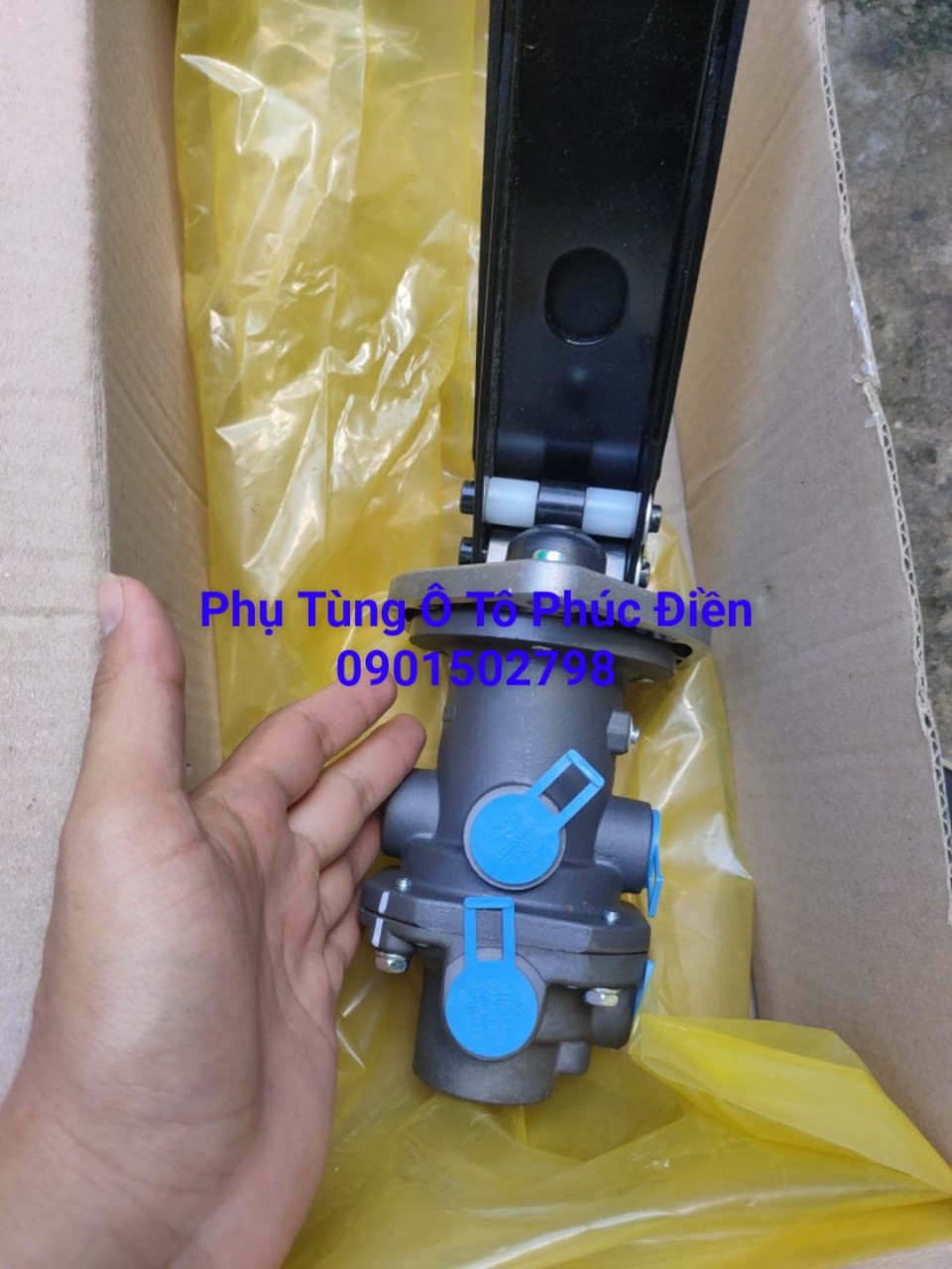 Cóc đạp thắng xe tải Huyndai HD320 HD270 15 tấn HD700 đầu kéo