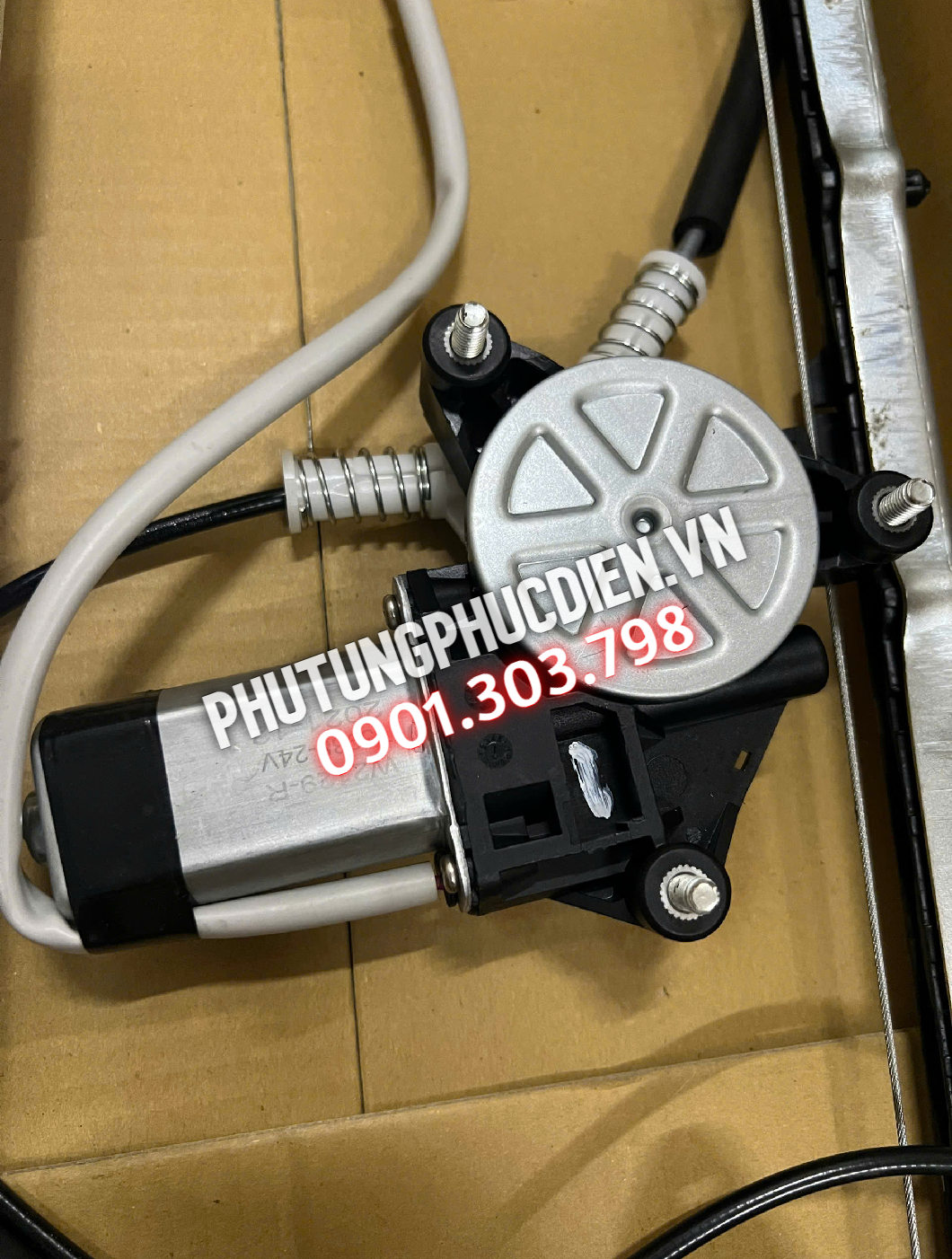 Compa điện bấm kính cửa xe Fuso