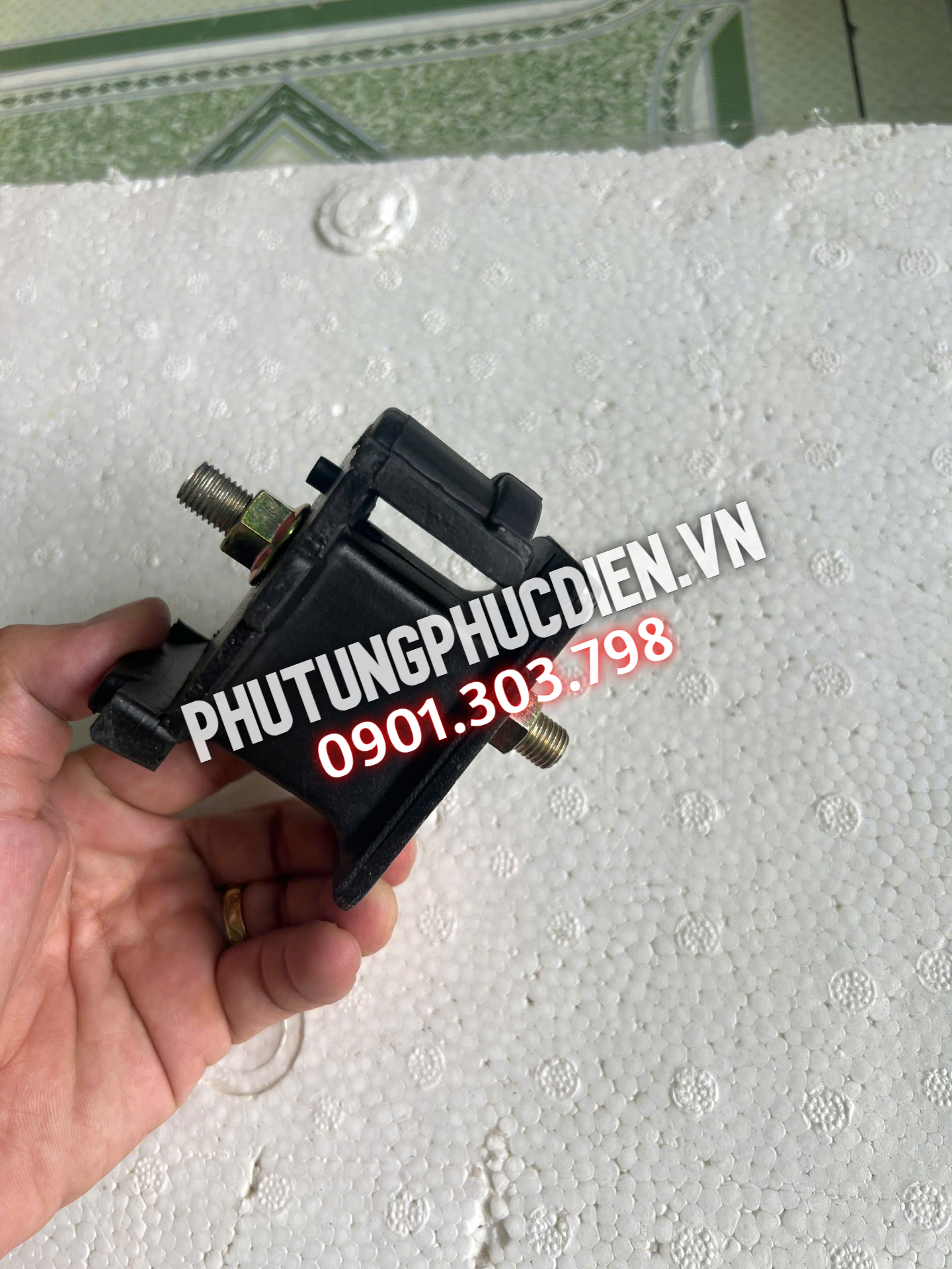 giá cao su chân máy xe tải hino 3 tấn 5
