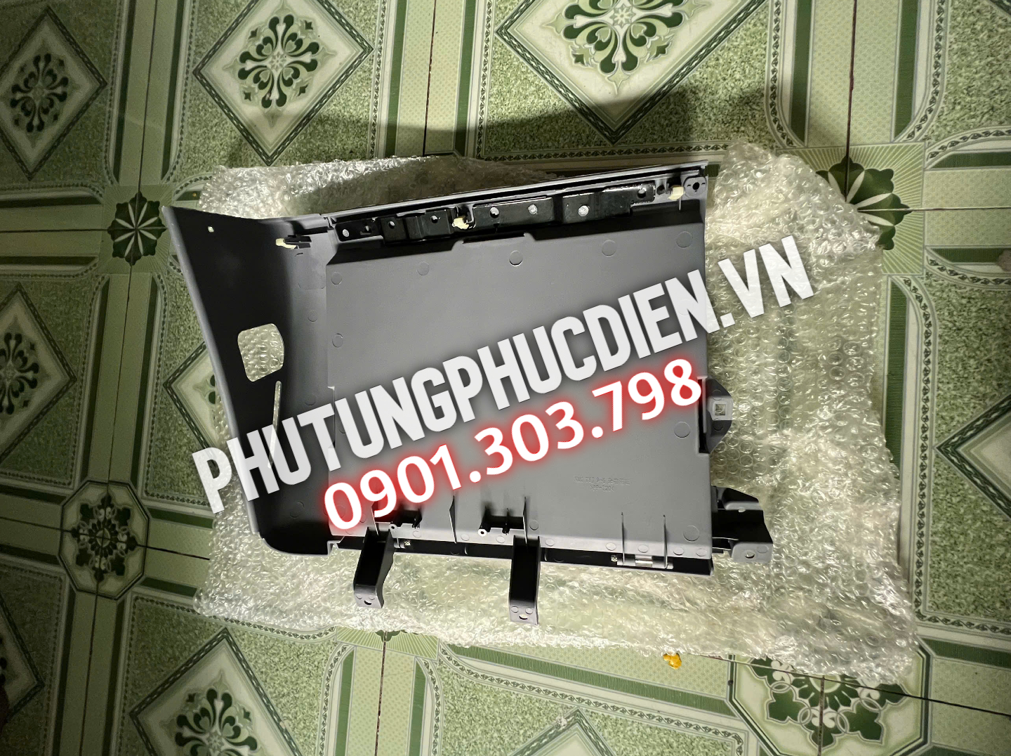 Hộp taplo fuso 3t5 chính hãng 