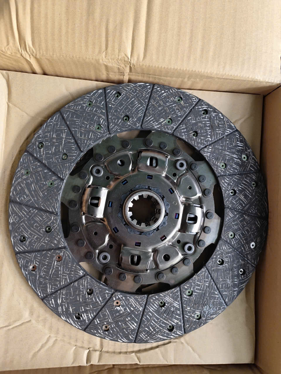 lá côn xe tải isuzu 15 tấn FVM 6HK1