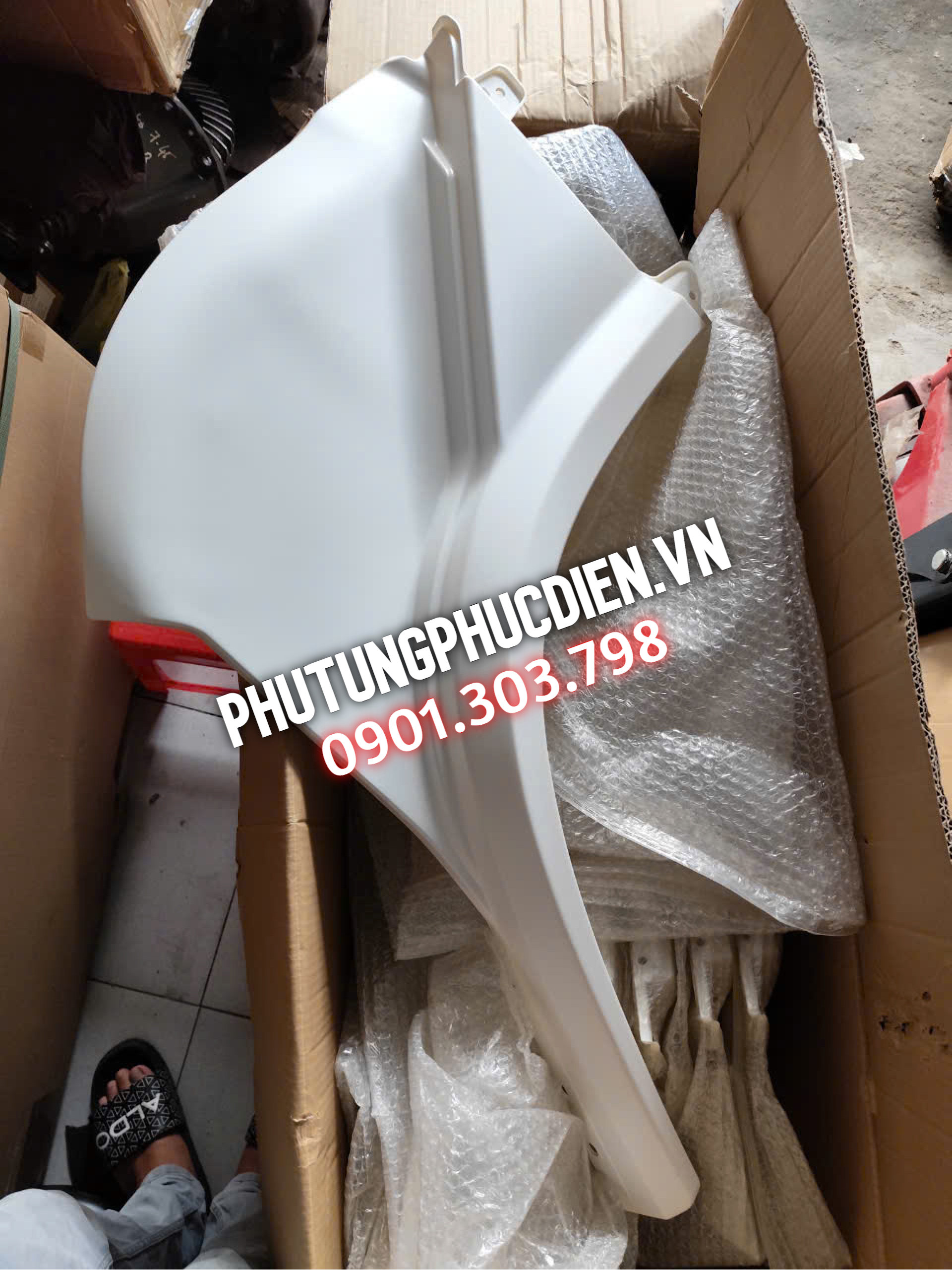 ốp hông cabin giữa isuzu giga