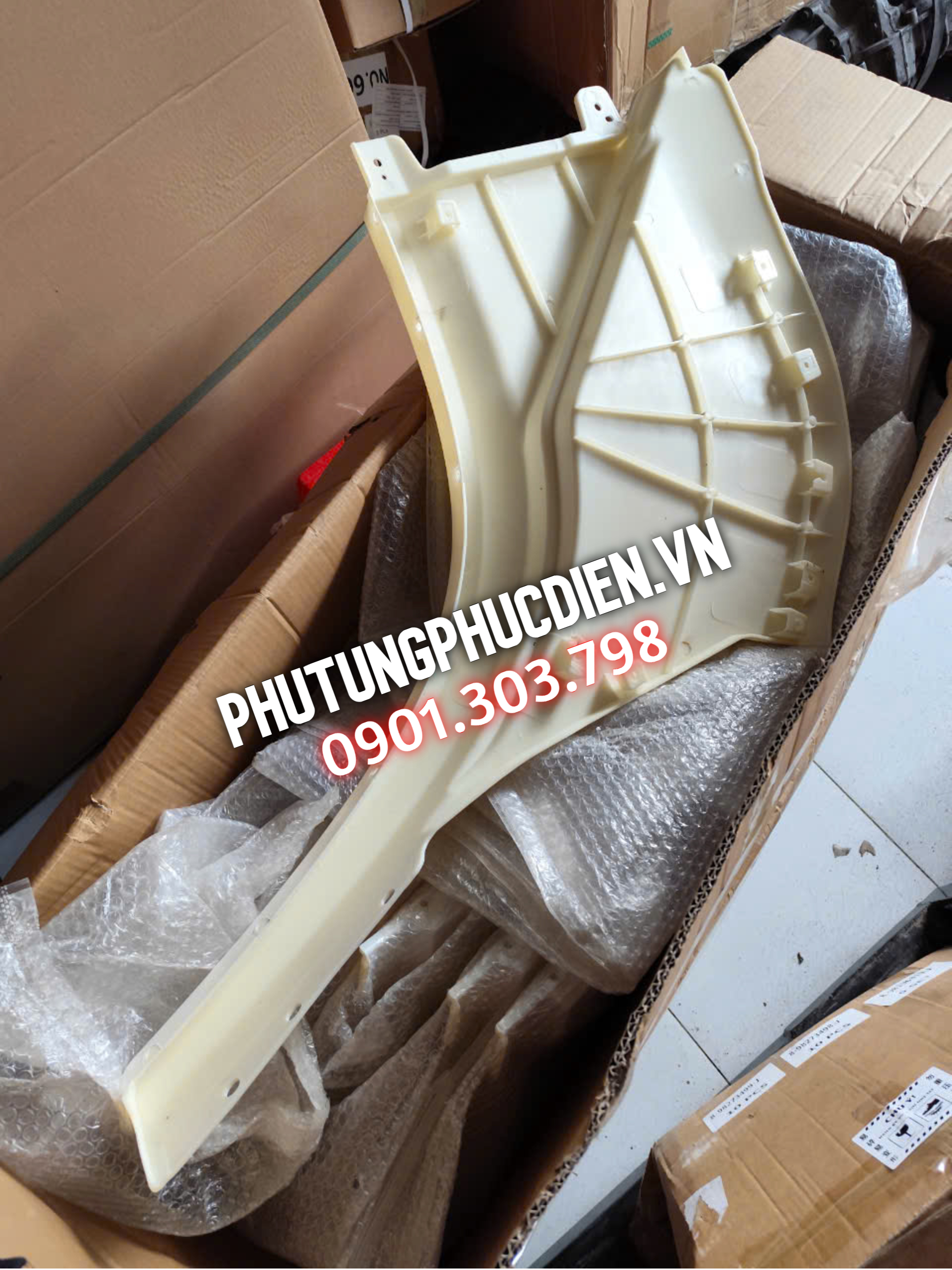 ốp hông cabin xe đầu kéo isuzu giga